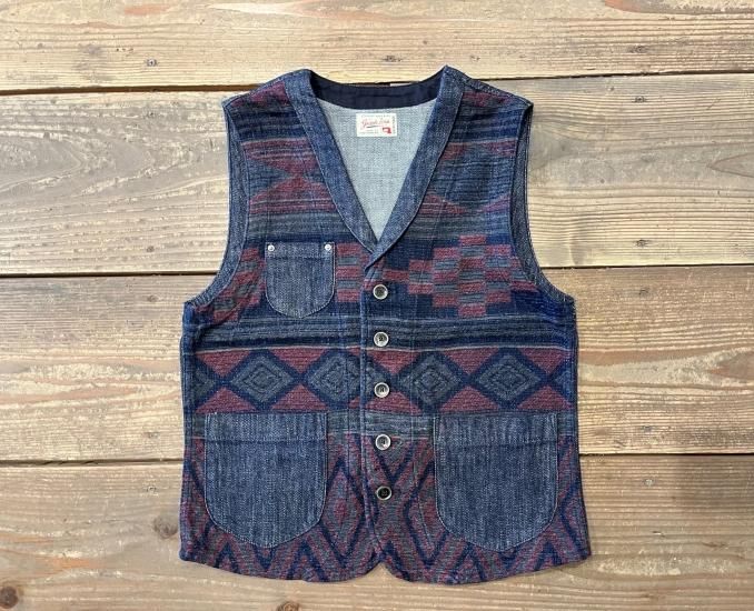 GZ-SLVT-0512RED ショールカラーベスト ネイティブ柄RED - 倉敷