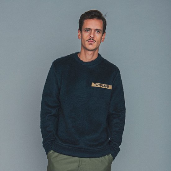 <img class='new_mark_img1' src='https://img.shop-pro.jp/img/new/icons24.gif' style='border:none;display:inline;margin:0px;padding:0px;width:auto;' />TOYPLANE SHAGGY MILITARY SWEATER