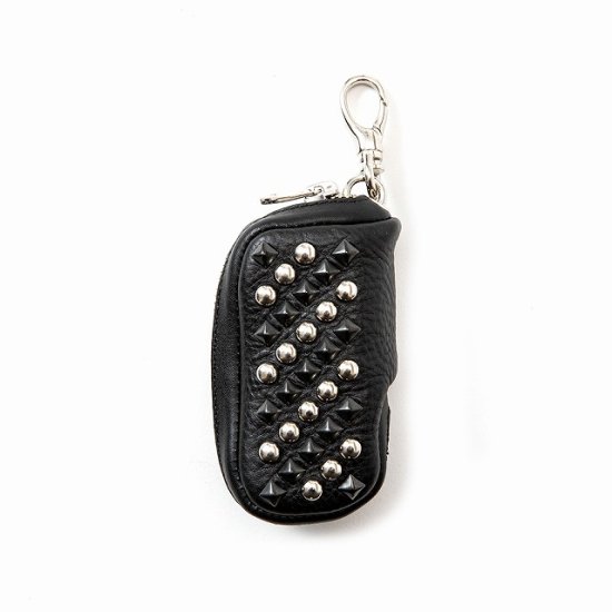 <img class='new_mark_img1' src='https://img.shop-pro.jp/img/new/icons12.gif' style='border:none;display:inline;margin:0px;padding:0px;width:auto;' />CALEE Round & Pyramid studs leather multi case
