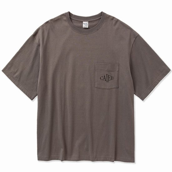 <img class='new_mark_img1' src='https://img.shop-pro.jp/img/new/icons12.gif' style='border:none;display:inline;margin:0px;padding:0px;width:auto;' />CALEE Drop shoulder CALEE logo pocket t-shirt
