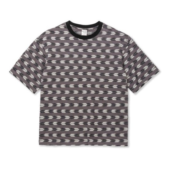 <img class='new_mark_img1' src='https://img.shop-pro.jp/img/new/icons12.gif' style='border:none;display:inline;margin:0px;padding:0px;width:auto;' />CALEE BORDER JACQUARD DROP SHOULDER CS