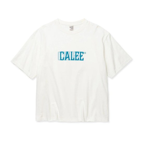 <img class='new_mark_img1' src='https://img.shop-pro.jp/img/new/icons12.gif' style='border:none;display:inline;margin:0px;padding:0px;width:auto;' />CALEE DROP SHOULDER CALEE BLUR LOGO TEE