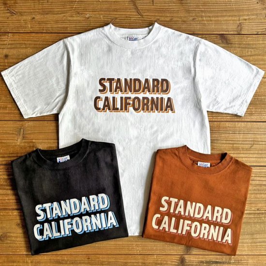 <img class='new_mark_img1' src='https://img.shop-pro.jp/img/new/icons12.gif' style='border:none;display:inline;margin:0px;padding:0px;width:auto;' />STANDARD CALIFORNIA SD Heavyweight Sign Paint Logo T