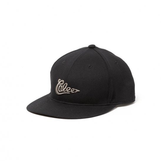 <img class='new_mark_img1' src='https://img.shop-pro.jp/img/new/icons12.gif' style='border:none;display:inline;margin:0px;padding:0px;width:auto;' />CALEE LOGO TWILL CAP