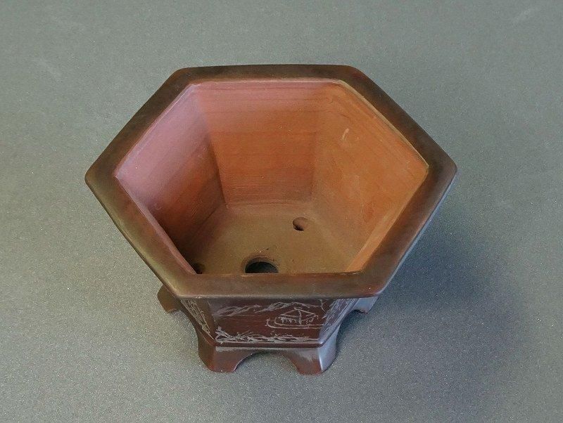 常滑焼 盆栽鉢 朱泥彫東海道五十三次図外縁額入下帯段足正方鉢 平田美芸作T477 常滑焼 盆栽鉢 朱泥彫東海道五十三次図外縁額入