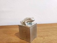 カエルオブジェ　錫の小箱　ヒキガエル