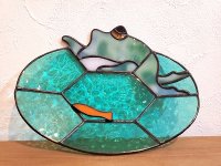 カエルステンドグラス　「池で泳ぐ蛙」　トレイ