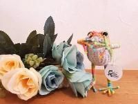 華やか！レインボーカエルのあみぐるみ