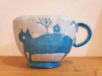 水色猫の白いマグカップ