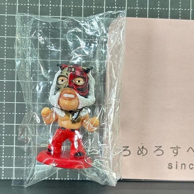 最終値下げ　未開封　初代タイガーマスク　佐山聡　フィギュア Amazon.co.jp: 16d ソフビコレクション レジェンドマスターズ