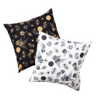 <font size=5>RUTSUBO 坩堝</font><br>ENGIMONO CUSHION（RUTSUBO× 遊鷹 ）<br>2 COLORS<br><img class='new_mark_img2' src='https://img.shop-pro.jp/img/new/icons1.gif' style='border:none;display:inline;margin:0px;padding:0px;width:auto;' />