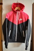 NIKE<br>TECH WINDRUNNER<br>BLACK / PINK<br>LEDY'S S<img class='new_mark_img2' src='https://img.shop-pro.jp/img/new/icons47.gif' style='border:none;display:inline;margin:0px;padding:0px;width:auto;' />