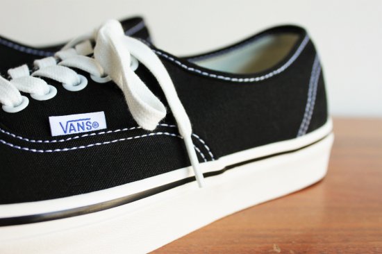 新製品情報も満載 VANS オールブラック Authentic 26.5 Anaheim