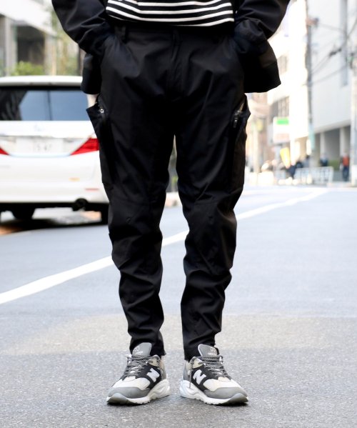 ACRONYM / ENCAPSULATED NYLON ARTICURATED PANTS 【TAPERED FIT