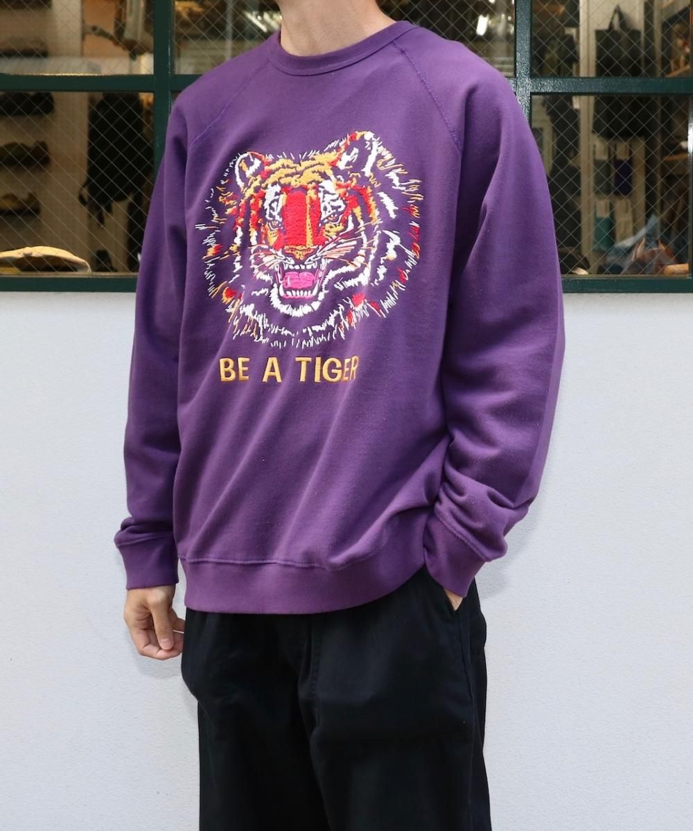 NUTMEG MILLS / TIGER EMB CREW SWEAT