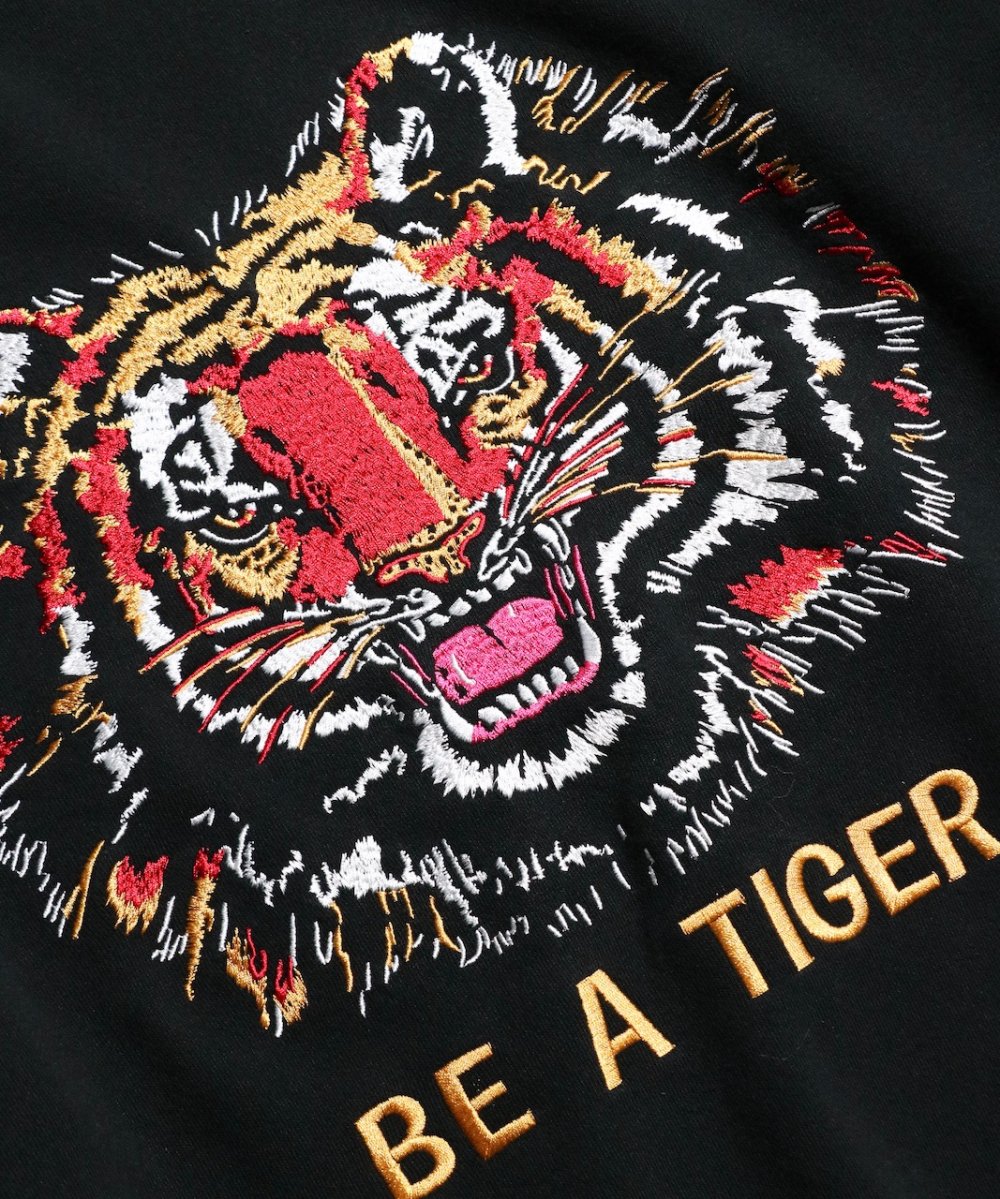 NUTMEG MILLS / TIGER EMB CREW SWEAT