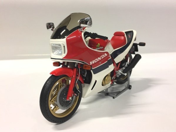 MINICHAMPS製 1/12 HONDA CB1100R 1982 (RCⅡ） ホワイト/ターコイズ