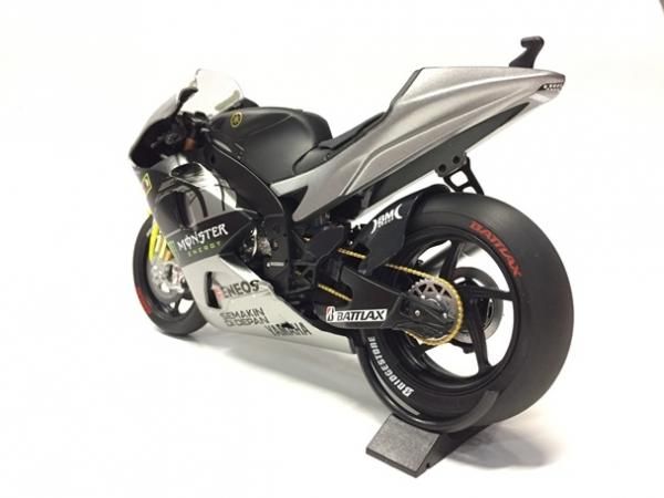 MINICHAMPS製 1/12ヤマハ YZR-M1 バレンティーノロッシ テストバイク 