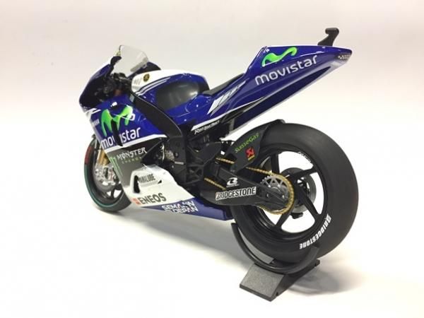 限定品 ミニチャンプス 1/12 モビスター ヤマハ YZR-M1 14 ロッシ 楽天市場】ミニチャンプス 1/12 スケールヤマハ YZR-M1