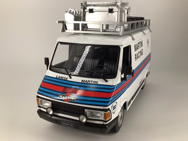 フィアット 242 MARTINI RACING ルーフラック、アクセサリー付 - ミニカー専門店 Modellino -モデリーノ-