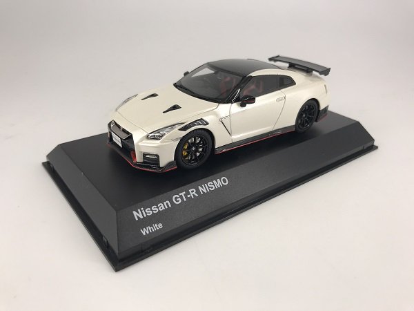 京商製　1/43　日産 GT-R ニスモ 2022 (ホワイト) - ミニカー専門店　Modellino -モデリーノ-