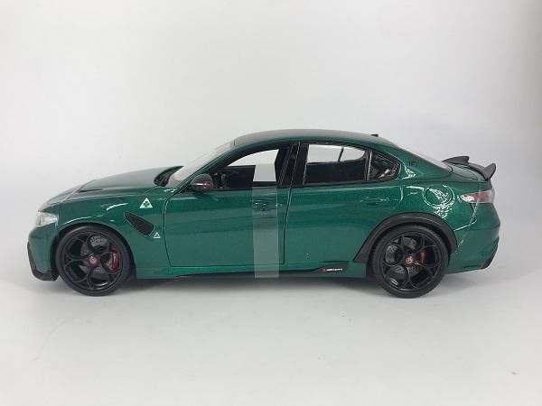 ホットトイズ製 1/18 アルファロメオ ジュリア GTA 2020 (ｸﾞﾘｰﾝﾒﾀﾘｯｸ