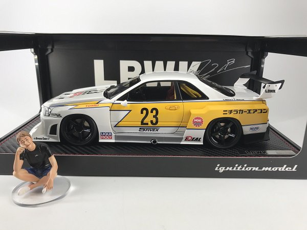 イグニッションモデル製 1/18 LB-ER34 スーパー シルエット スカイライン（ホワイト/イエロー） 加藤 渉フィギュア付き - ミニカー専門店  Modellino -モデリーノ-