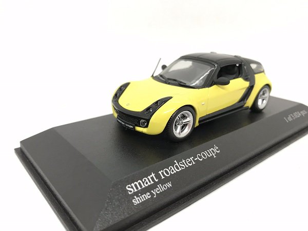 ミニチャンプス製 1/43 スマート ロードスター クーペ 2002 (イエロー) - ミニカー専門店 Modellino -モデリーノ-