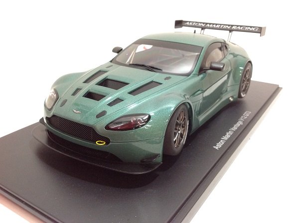 AutoArt製 1/18アストンマーチン V12 GT3 - ミニカー専門店 Modellino