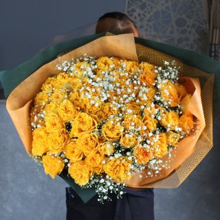 ハイグレードオレンジバラ５0本とかすみ草の花束