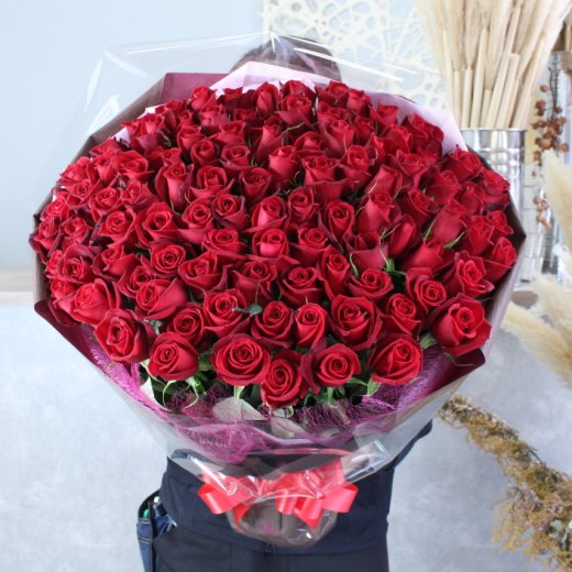 ハイグレードな赤いバラ１００本の花束