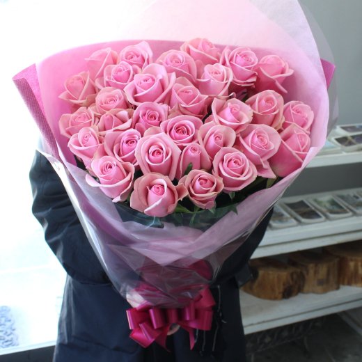 ピンクのバラ30本の花束