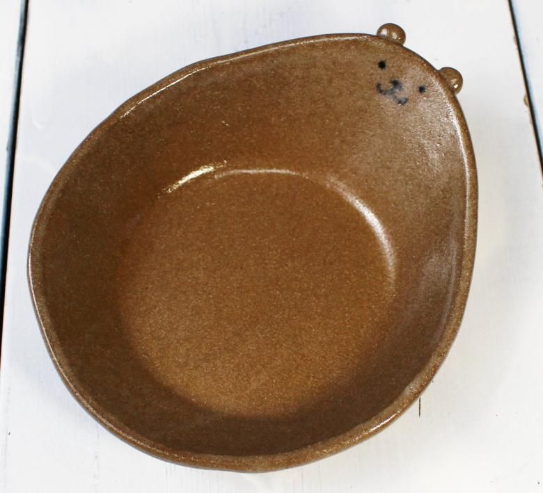 平たい小皿 クマさんの絵皿/茶色/作家物の可愛い子供用のお皿/ケーキやデザートの器