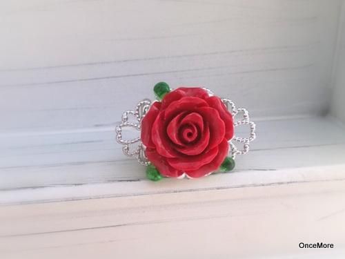 赤い薔薇の帯留め f Oncemore ハンドメイドアクセサリー 赤い薔薇の帯留め f Oncemore ハンドメイドアクセサリー