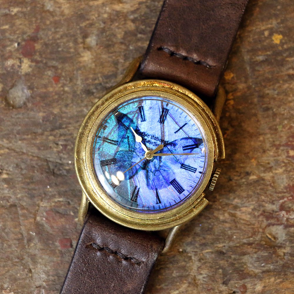 モルフォ蝶の翅を文字盤にした真鍮製 腕時計 リアルモルフォ ブラス｜手作り腕時計と作家物