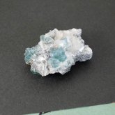 ブルー&ホワイト フローライト 原石   中国産 (Flourite)　寸法 : 10X35X50mm /約24 g 蛍石 鉱物 U