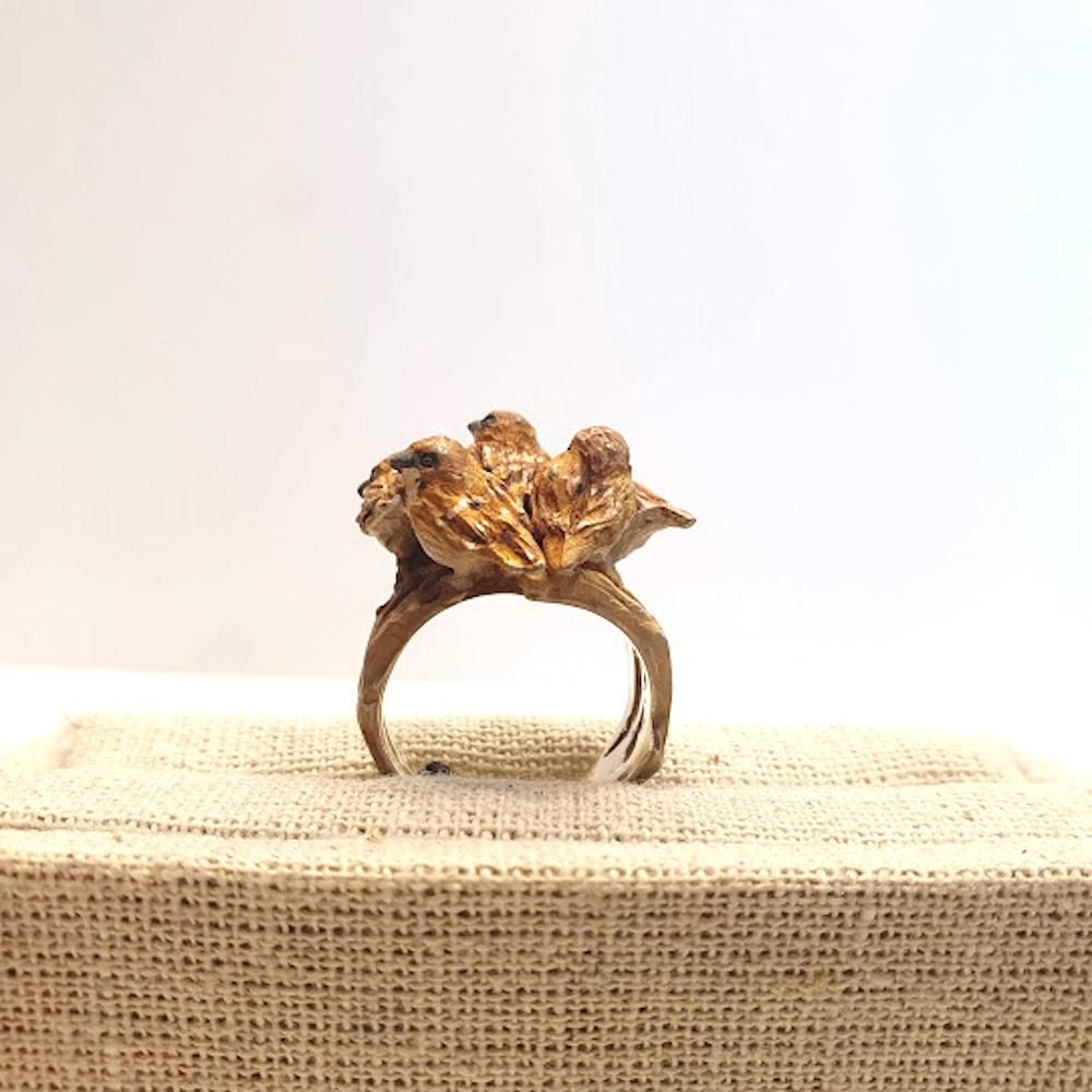 DECO vienya デコヴィーニャ おしくらスズメリング DECOvienya デコヴィーニャ おしくらスズメリング｜A STORY TOKYO