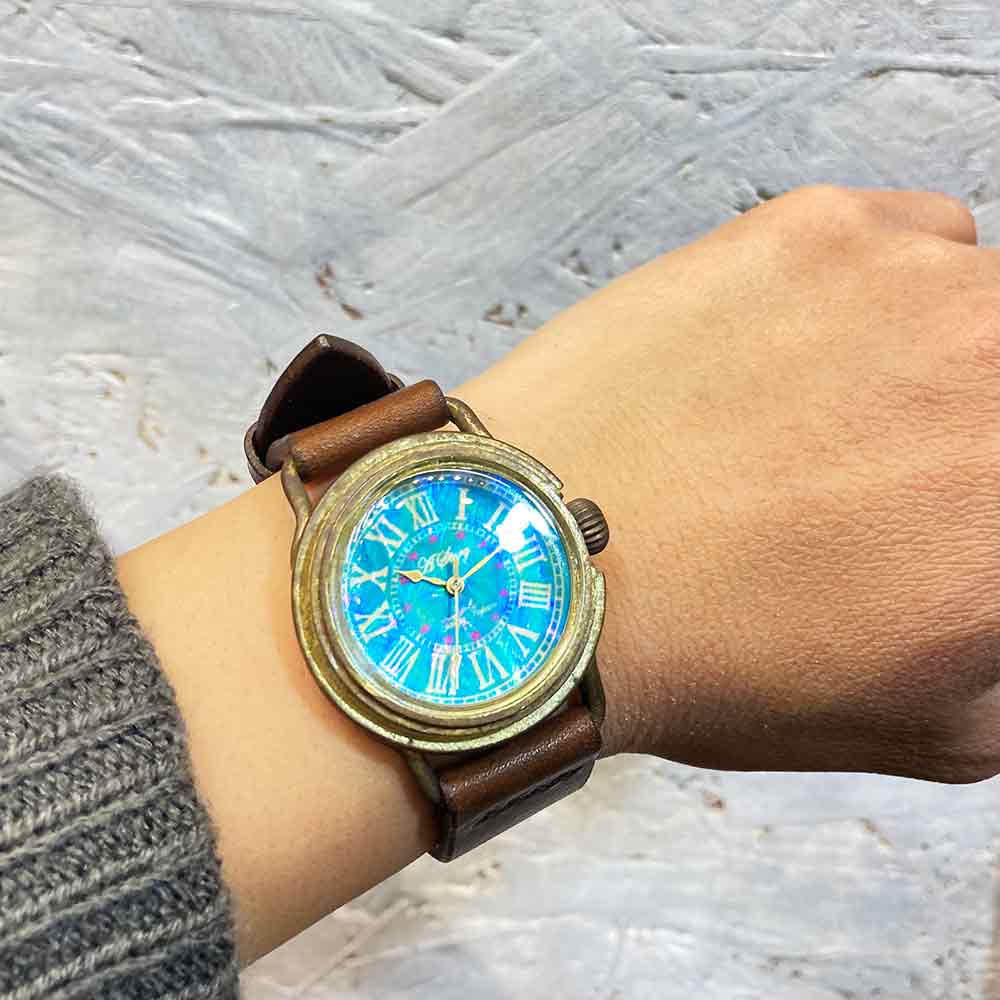 シェル文字盤の腕時計 アイスブルー Retro shell ローマ数字 メンズ レディース｜A STORY TOKYO