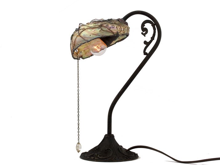 Mantam マンタム 「透過する溶け残された貝の残骸による照明器具」シェルランプ