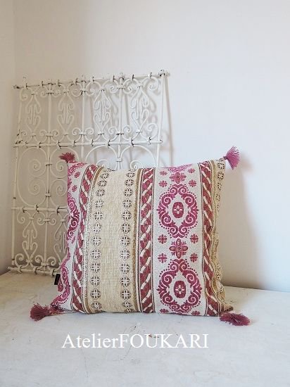 モロッコタッセル付きクッションカバー ピンク ベージュゴールド モロッコ雑貨とモロッコファッション Atelier Foukari