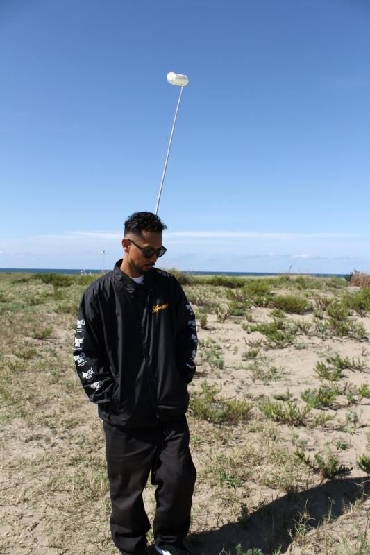 Emblem Logo Coach Jacket (ブラック） - HWZN BROSS