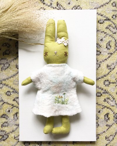 <img class='new_mark_img1' src='https://img.shop-pro.jp/img/new/icons3.gif' style='border:none;display:inline;margin:0px;padding:0px;width:auto;' />snow rabbit　フエルトドレス
