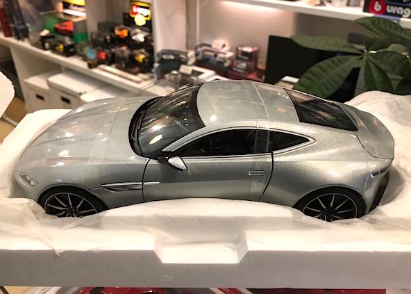 HotWheels Elite 1/18スケール「アストンマーティンDB10・007 SPECTRE ボンドカー」