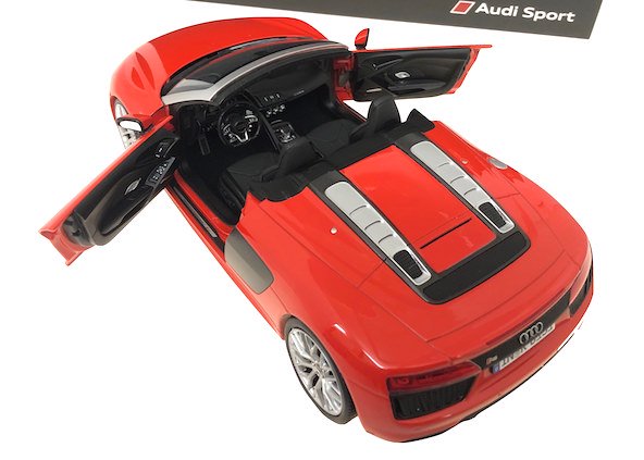 AUDI SPORT特注 1/18スケール「アウディR8スパイダー V10」（Dynamite