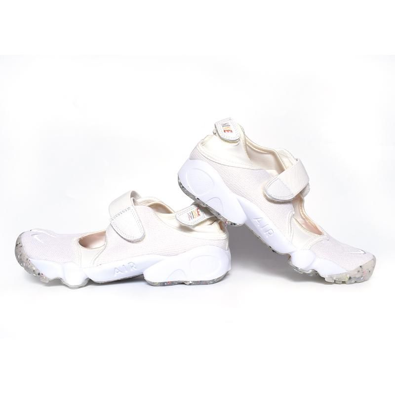 Nike Wmns Air Rift Gray Beige ナイキ ウィメンズ エアリフト サンダル スニーカー グレー ベージュ アイボリー 白 レディース Dj4639 121 海外限定 日本未発売 希少モデル スニーカー ショップ シューズ 大阪 北堀江 プレシャスプレイス Import Shoes