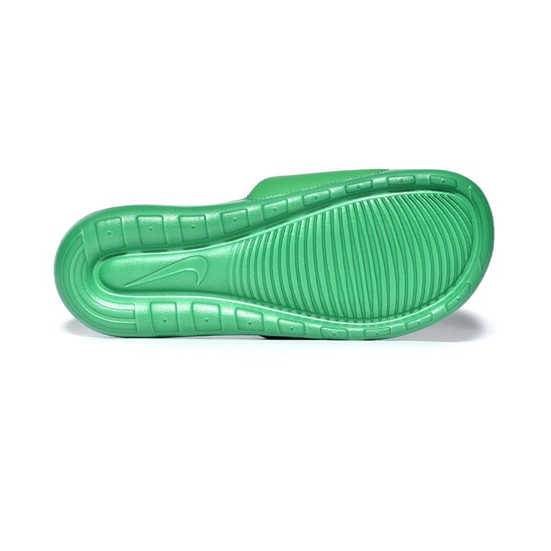 日本未発売 NIKE SB BENASSI VICTORI ONE SLIDE 