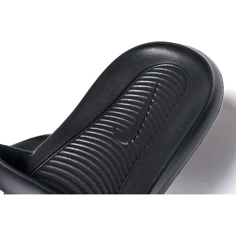 日本未発売 NIKE SB BENASSI VICTORI ONE SLIDE ”BLACK” ナイキ