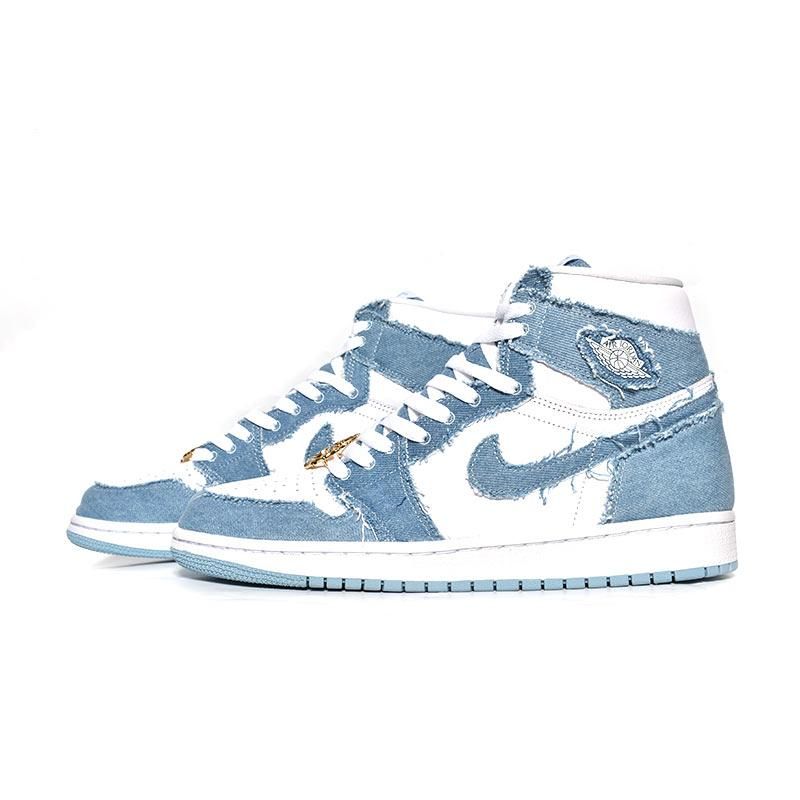 NIKE WMNS AIR JORDAN 1 RETRO HI OG 