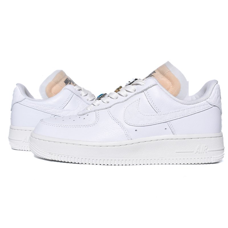 NIKE WMNS AIR FORCE 1 '07 LX 