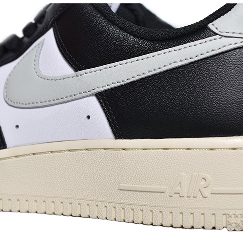 日本未発売 NIKE AIR FORCE 1 '07 